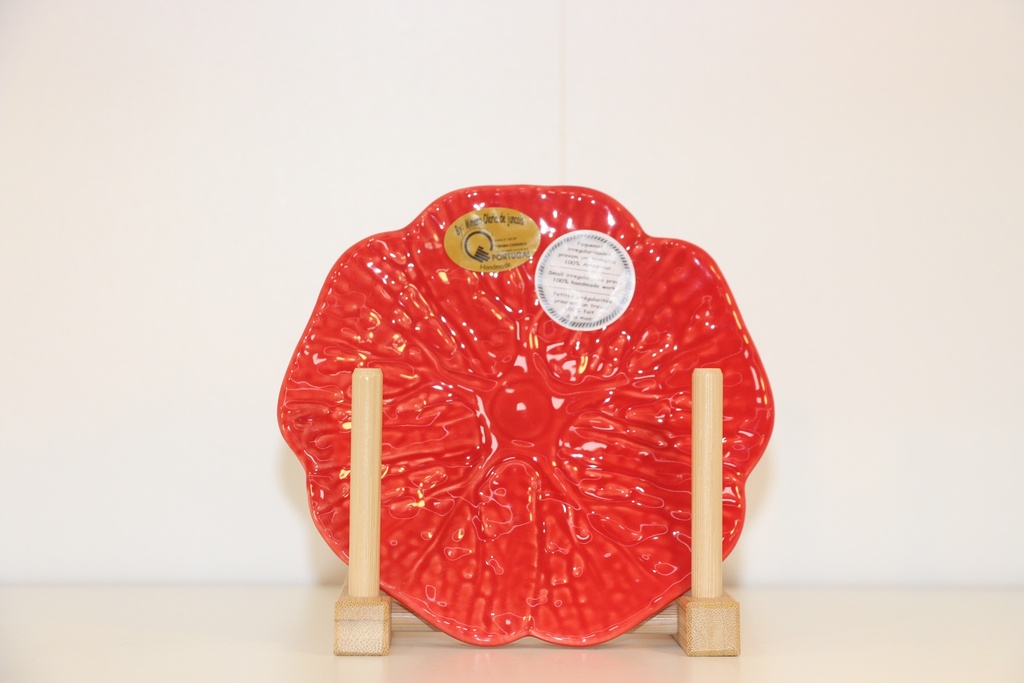 Prato de sobremesa em cerâmica vermelha com relevo de folha