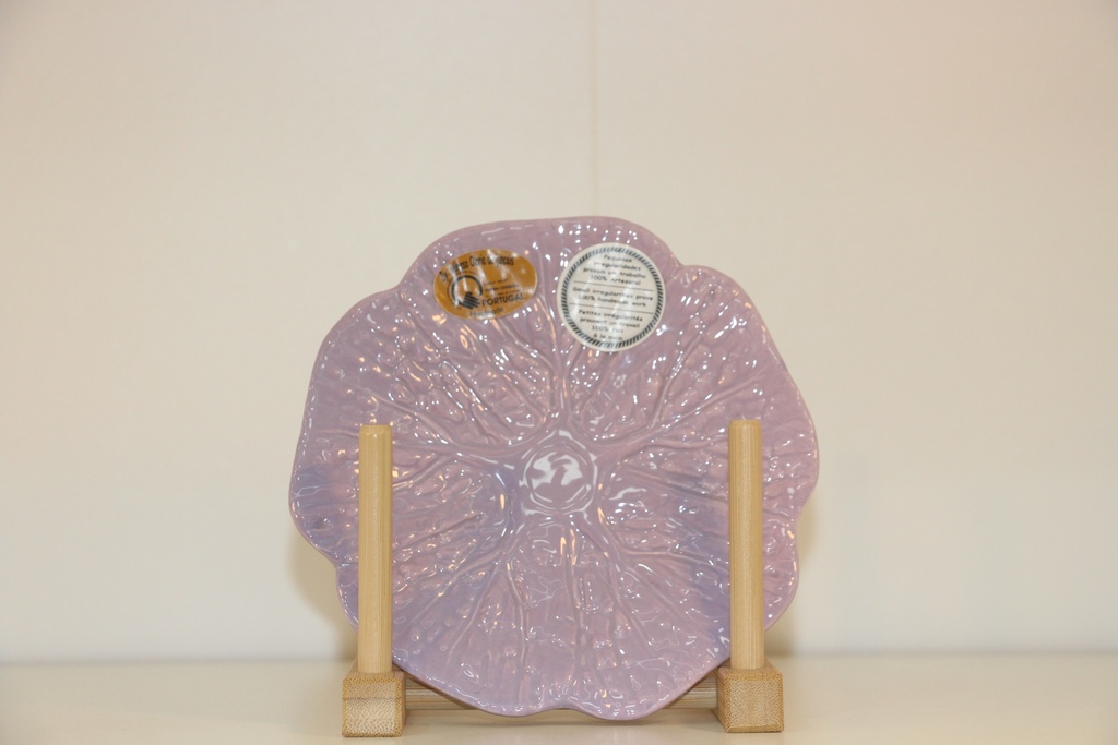 Prato de sobremesa em cerâmica lilás com relevo de folha