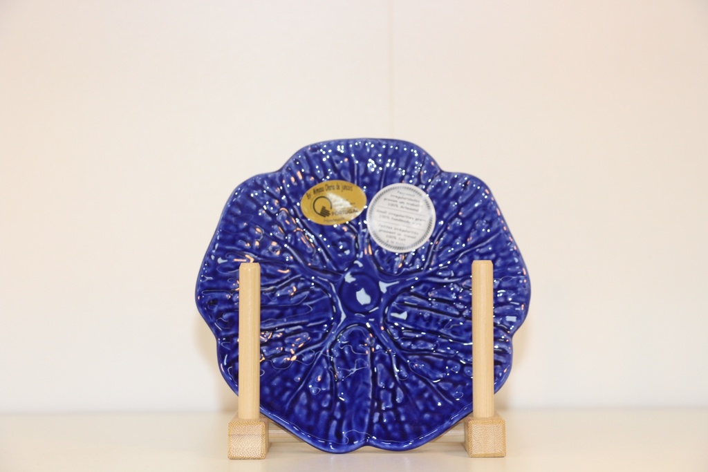 Prato de sobremesa em cerâmica azul-cobalto com relevo de folha