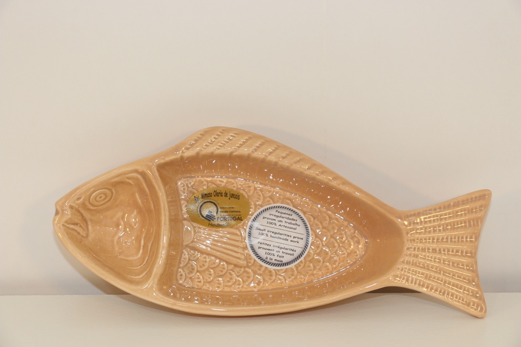 Petisqueira em cerâmica bege areia em formato de peixe