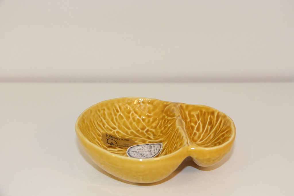 Petisqueira em cerâmica bege areia com divisória e relevo de folha