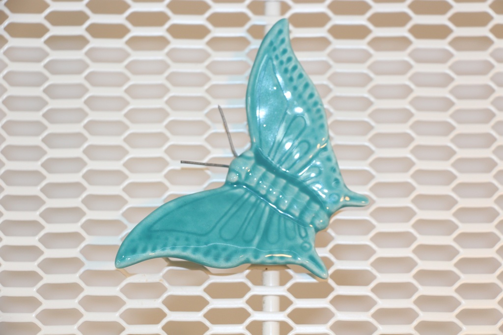 Borboleta decorativa em cerâmica turquesa
