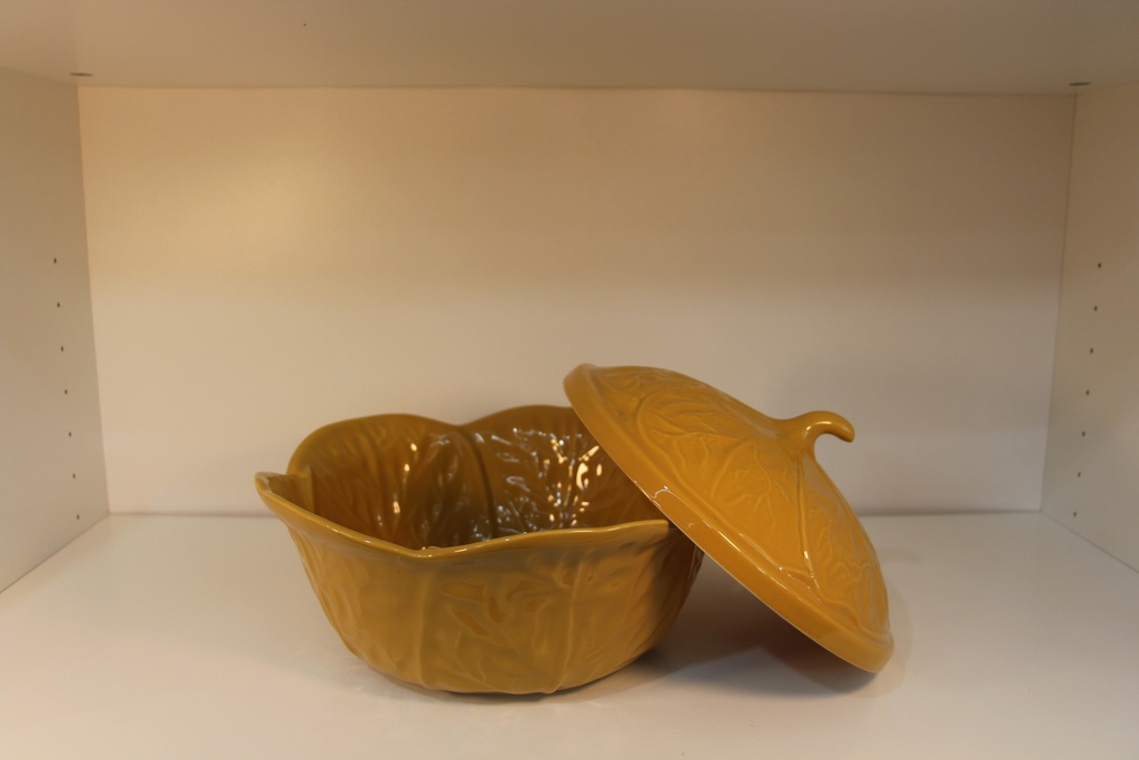 Tigela com tampa em cerâmica amarela com relevo de couve