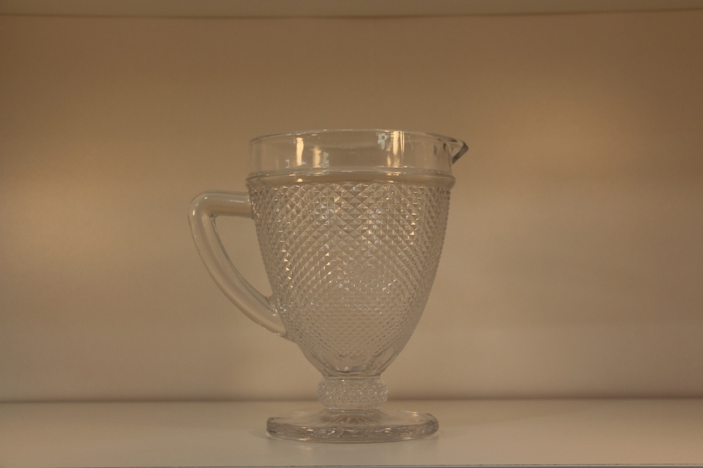 Jarro de Vidro Transparente com Padrão Diamante