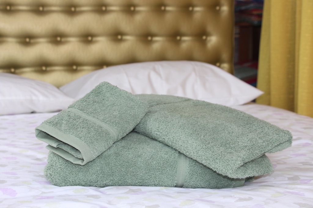 Jogo de Toalhas de Banho Verde Sálvia com Barra Clássica