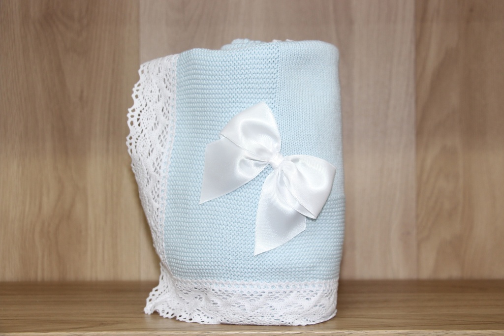 Manta de Tricô Infantil Azul Bebê com Renda