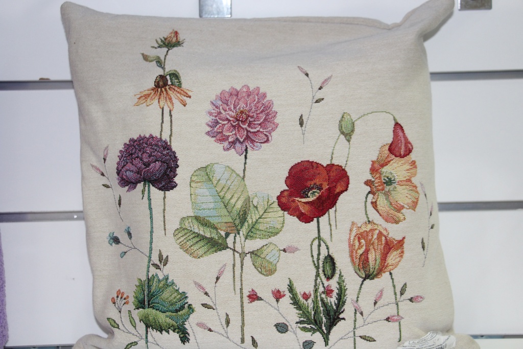 Almofada Decorativa com Bordado Botânico Floral