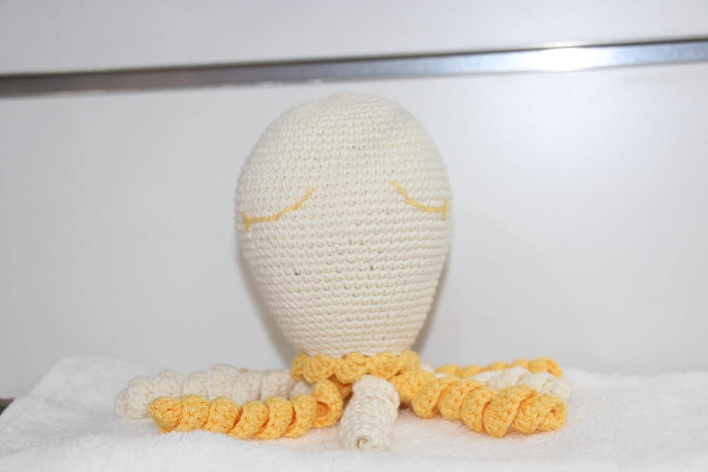 Polvo Amigurumi de Crochê Creme e Amarelo