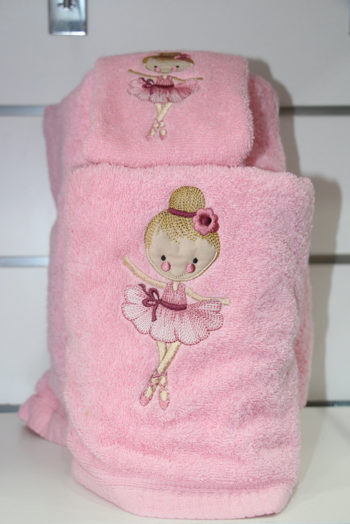 Conjunto de Toalhas Cor-de-Rosa com Bordado de Bailarina