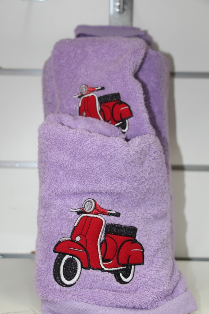 Conjunto de Toalhas Lilás com Bordado de Scooter Clássica