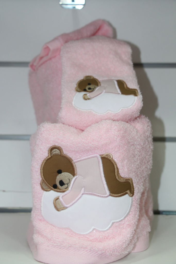 Conjunto de Toalhas Cor-de-Rosa com Bordado de Ursinho na Nuvem