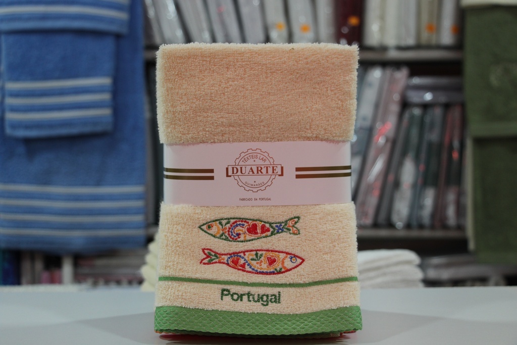 Toalha de Felpo Creme com Bordado Tradicional de Sardinhas