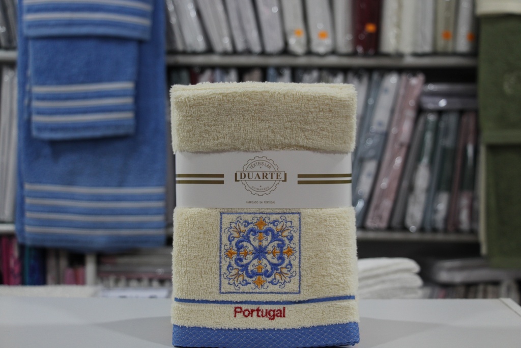 Toalha de Felpo Creme com Bordado de Azulejo Português
