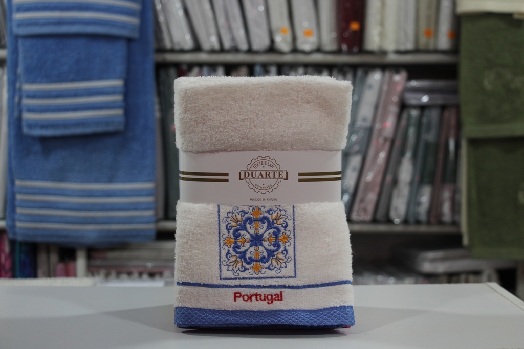 Toalha de Felpo Branca com Bordado de Azulejo Português