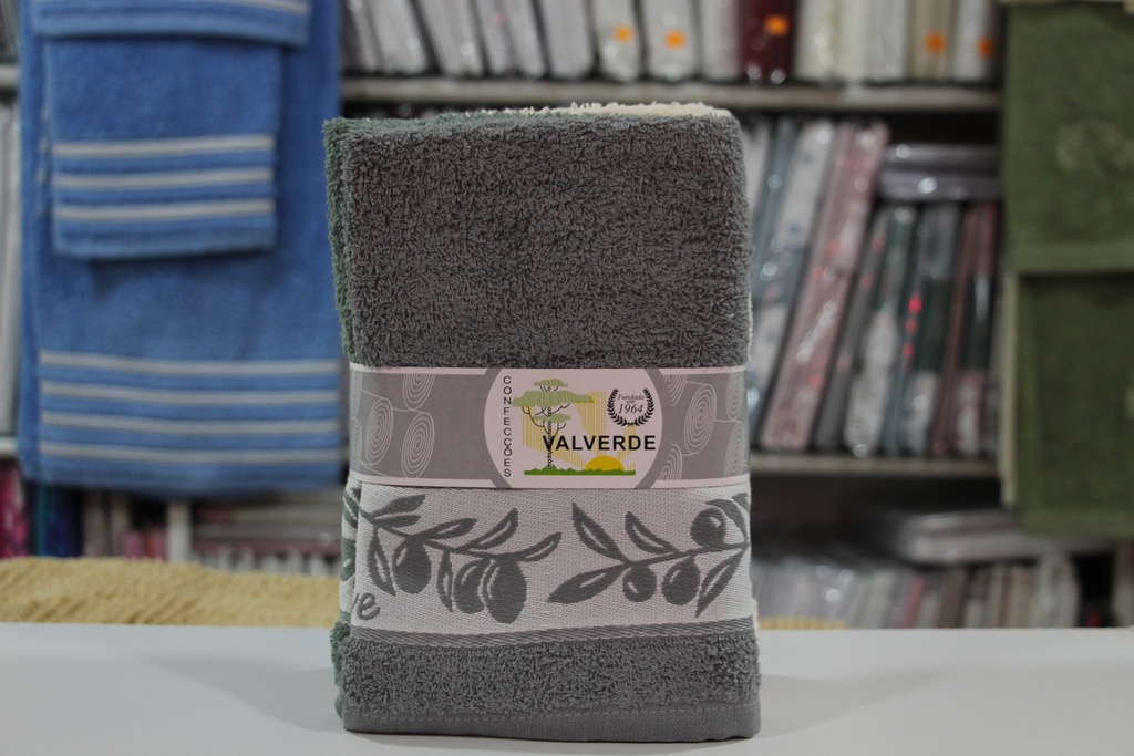 Toalha de Felpo Cinzento Escuro com Barra Decorativa de Oliveira