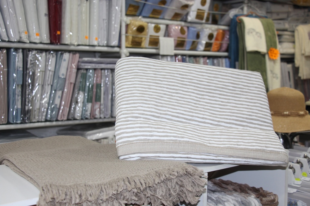 Colcha de Verão Leve em Tons de Cinzento e Design Listrado