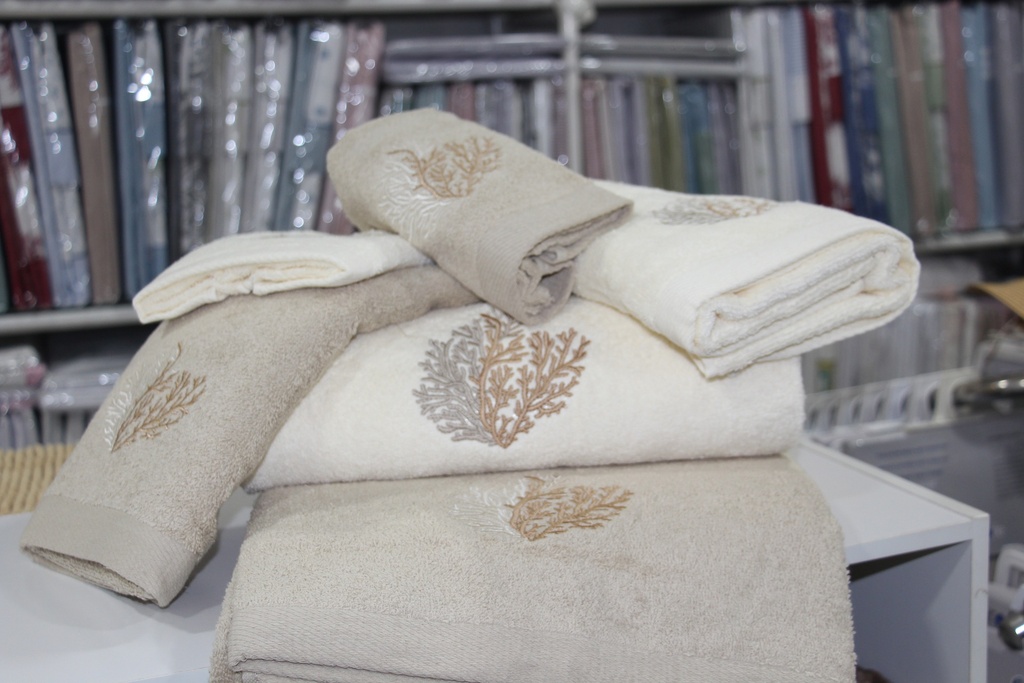 Jogo de Banho em Felpo Premium com Bordado de Coral