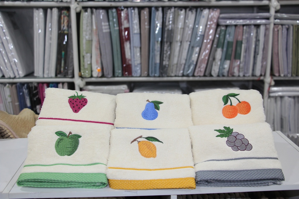 Coleção de Toalhas de Cozinha em Felpo com Bordados de Frutas