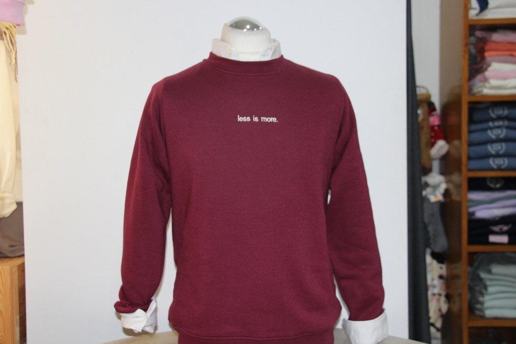 Camisola Crewneck "Less is More" Bordô