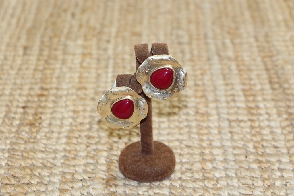 Brincos Orgânicos Dourados com Pedra Vermelha