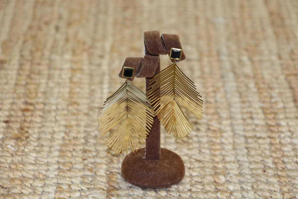 Brincos Pendentes Folha Geométrica Dourada com Base Preta