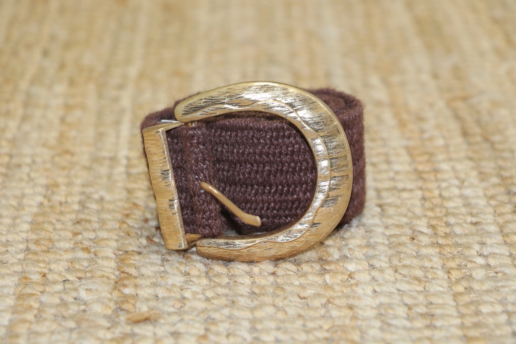 Cinto Fino de Tecido Bordo com Fivela Dourada