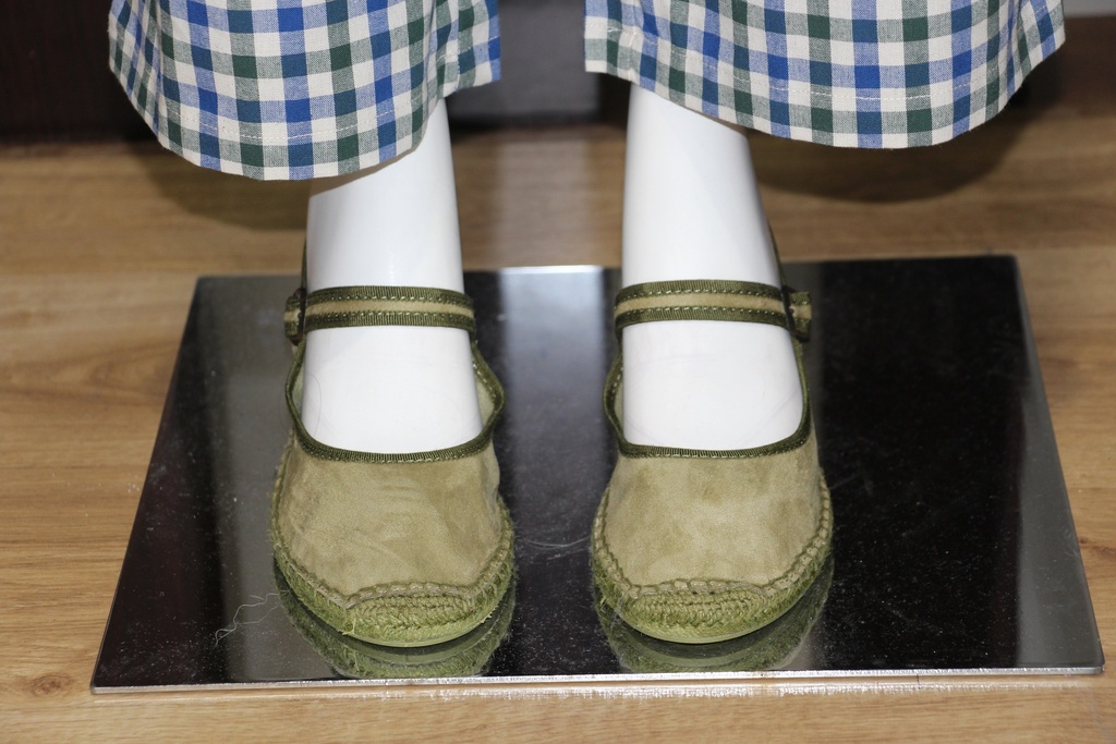 Sabrinas Mary Jane em Camurça Verde Tília