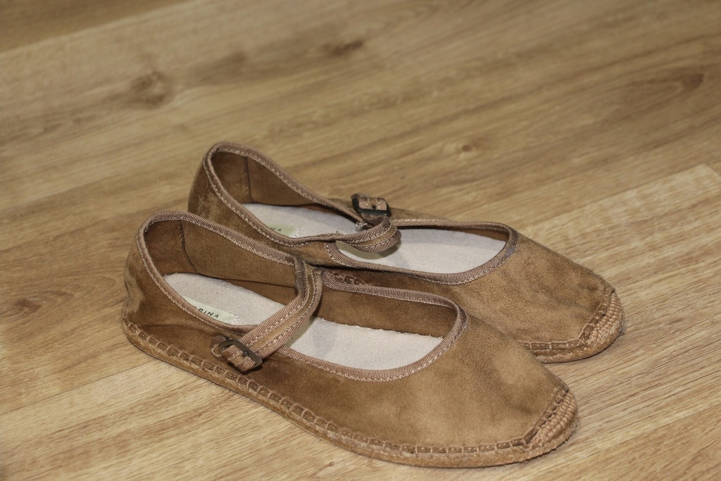 Sabrinas Mary Jane em Camurça Camel