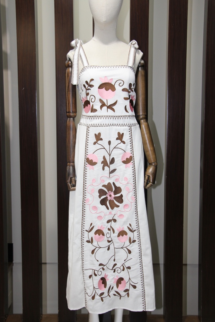 Vestido Longo em Linho com Bordados Florais Étnicos