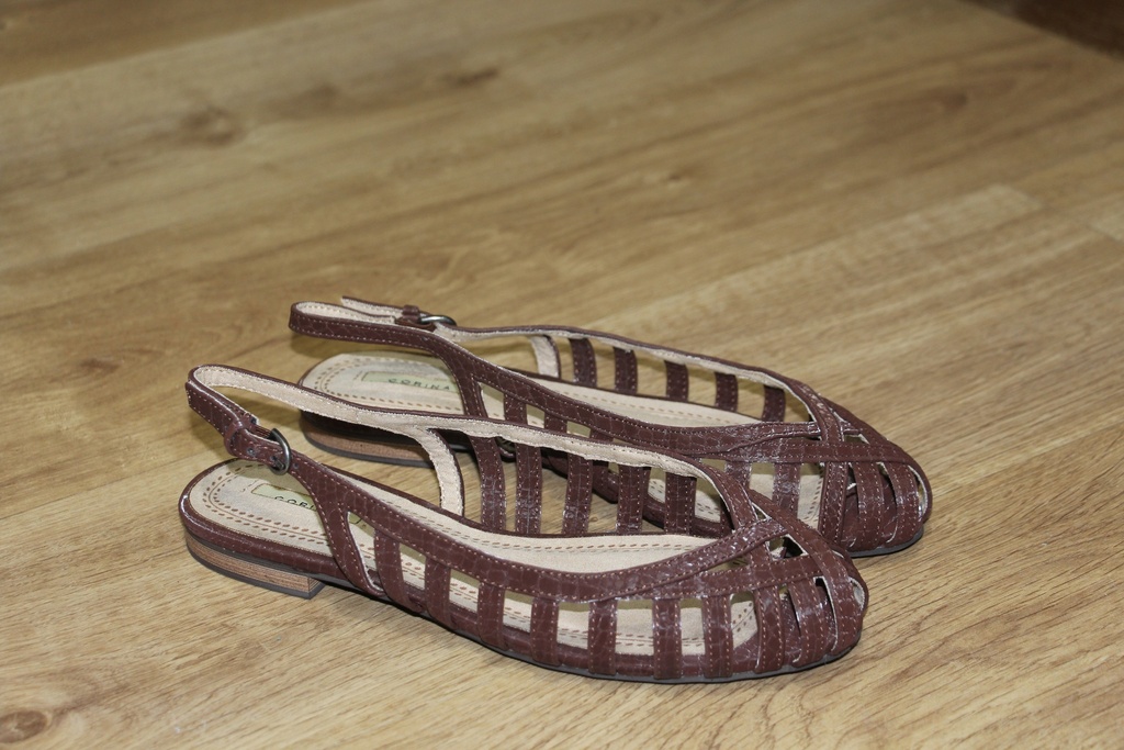 Sandálias Slingback em Pele com Efeito Crocodilo e Design Vazado