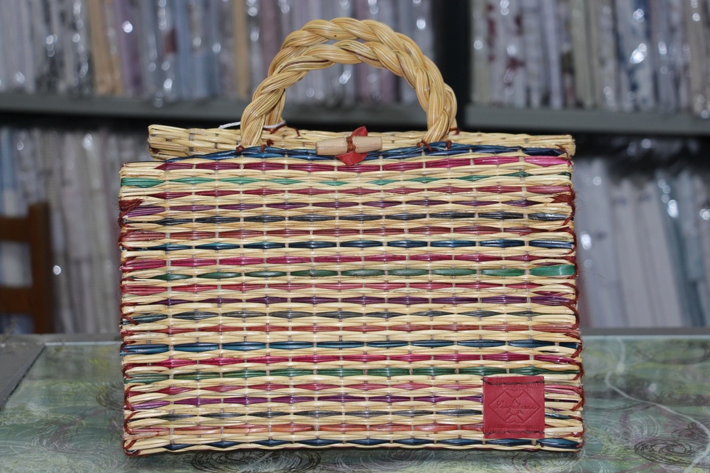 Cesta de Junco Tradicional com Padrão Listrado Multicolor