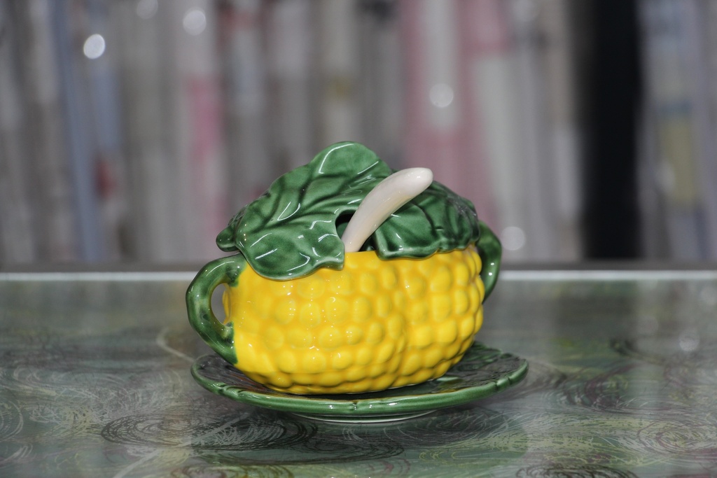 Açucareiro de Cerâmica em Formato de Milho com Colher e Pires