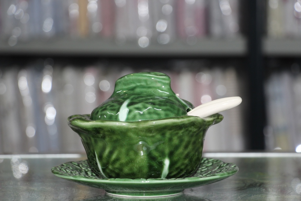 Açucareiro de Cerâmica em Formato de Couve com Colher e Pires