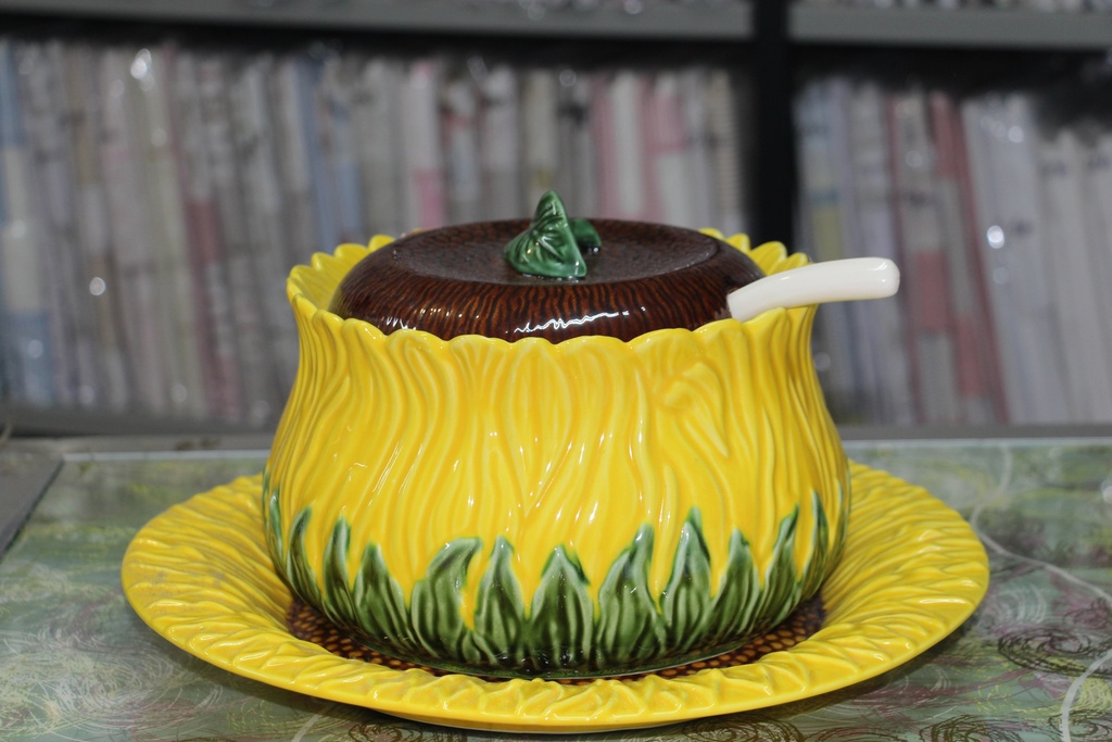 Açucareiro de Cerâmica em Formato de Girassol com Colher e Pires