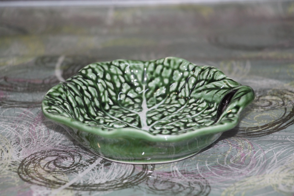 Taça Pequena de Cerâmica em Formato de Folha de Couve