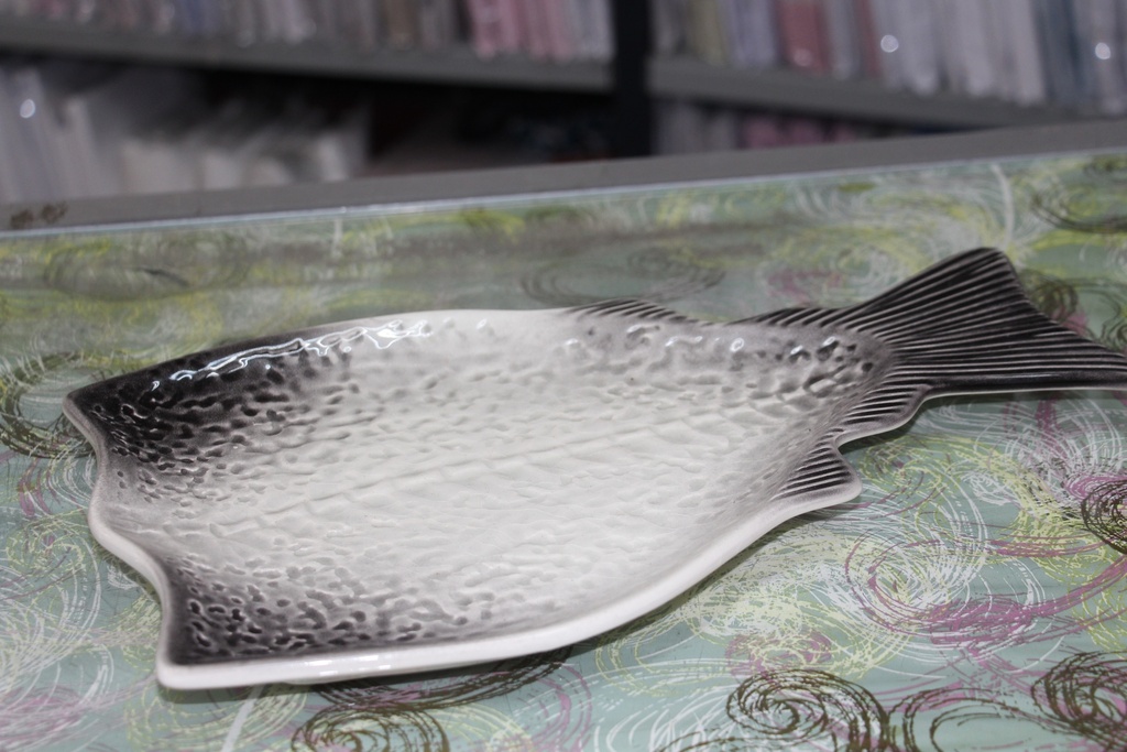 Travessa de Cerâmica em Formato de Peixe – Branco e Cinza