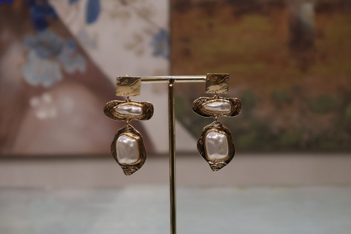 Brincos de Pendente Orgânico com Pérolas Barrocas e Metal Martelado