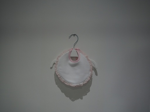 Babete de Bebé Branco com Renda Cor-de-Rosa
