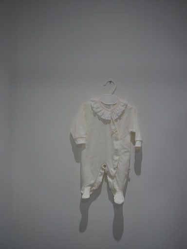 Babygrow de Bebé Branco com Gola de Folho