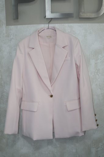 Blazer Pastel Power: Alfaiataria Estruturada & Botões Dourados