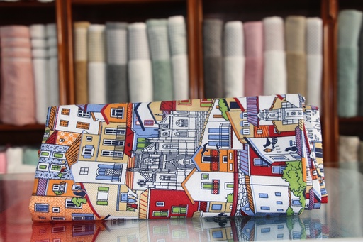 Toalha de Mesa com Estampa Ilustrada de Casas Coloridas