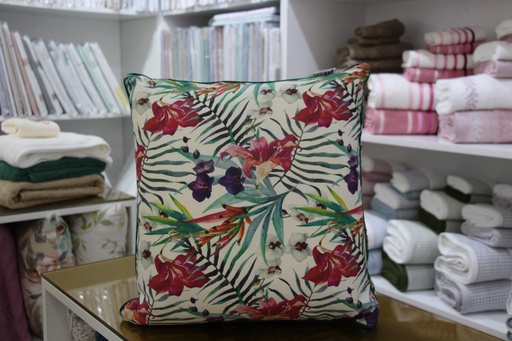 Fronha decorativa creme com padrão floral tropical