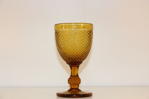 Copo de Pé Alto de Vidro Âmbar com Padrão Diamante